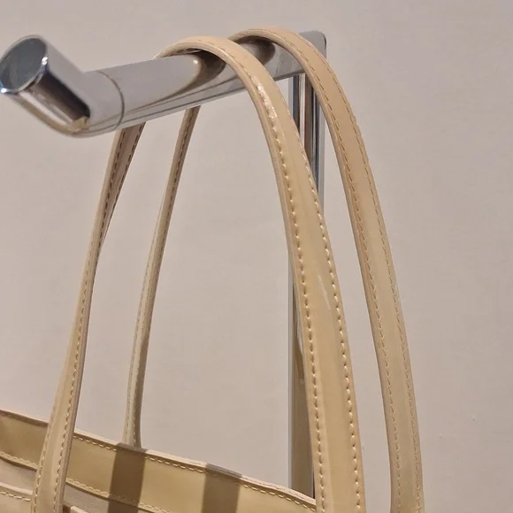 Louis Vuitton Cream Iridescent Patent Leather Tote - Picture 3 of 16